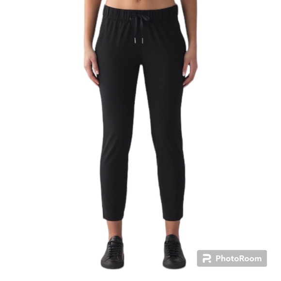 lululemon athletica Pants - Lululemon On The Fly Pant *Woven 28" in Black Womens Size 6.